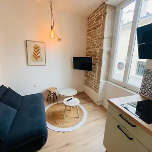 https://lappartement-lumire.hotels-rhonealpes.com